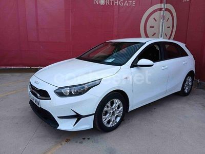 Usado Kia Ceed 100 CV (73 kW) 2022 Blanco Utilitario