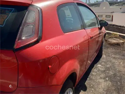 Usado Fiat Punto Evo Dynamic 65 CV (47 kW) 2010 Rojo Utilitario