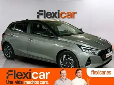Usado Hyundai i20 100 CV (73 kW) 2022 Gris Utilitario