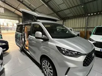 Nuevo Ford Tourneo Custom Nugget 170 CV (125 kW) 2025 Plateado Van