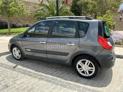 Usado Renault Scenic E-Tech 130 CV (95 kW) 2007 Gris / plata Monovolumen