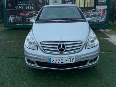 Usado Mercedes B180 109 CV (80 kW) 2007 Gris / plata Monovolumen