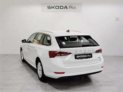 Blanco Usado 2021 Skoda Octavia Ambition Familiar | 17.990 € (Un poco caro)