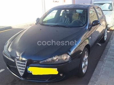 Negro Usado 2006 Alfa Romeo 147 Distinctive Utilitario | 1800 € (Precio justo)