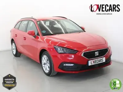 Usado Seat Leon Reference 116 CV (85 kW) 2022 Rojo Familiar