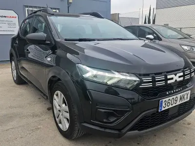 Usado Dacia Sandero Essentiel 91 CV (66 kW) 2023 Negro Berlina