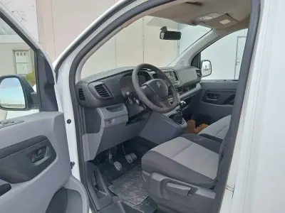 Usado Citroën Jumpy Comfort 150 HP (110 kW) 2017 Branco Monovolume