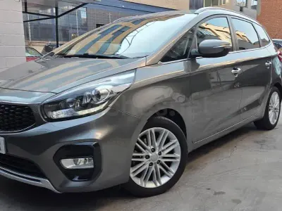 Usado Kia Carens 115 CV (84 kW) 2017 Beige Monovolumen
