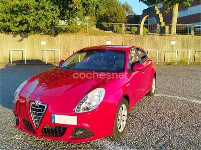Rojo Usado 2013 Alfa Romeo Giulietta Distinctive Berlina | 6999 € (Un poco caro)