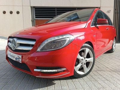 Usado Mercedes B200 156 CV (114 kW) 2013 Rojo Monovolumen