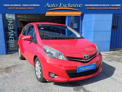 Usado Toyota Yaris Active 90 CV (66 kW) 2013 Rojo Utilitario
