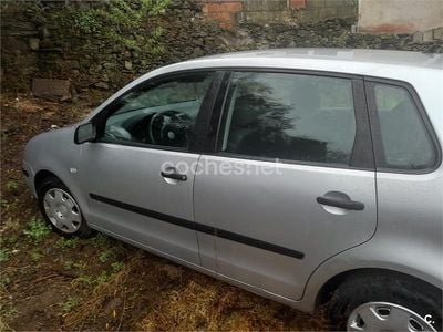 Usado VW Polo Conceptline 65 CV (47 kW) 2002 Gris / plata Berlina