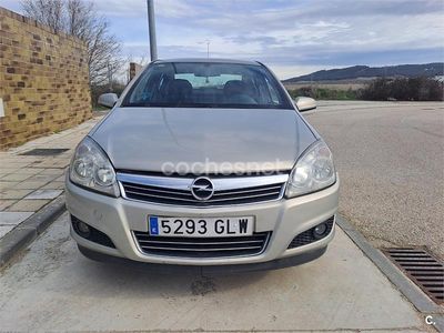 Usado Opel Astra Energy 115 CV (84 kW) 2009 Gris / plata Berlina