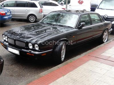 Usado Jaguar XJR 370 CV (272 kW) 1999 Negro Berlina