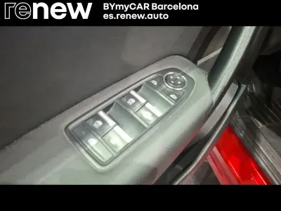 Usado Renault Captur Zen 160 CV (117 kW) 2022 Rojo SUV