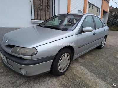 Usado Renault Laguna 115 CV (84 kW) 1998 Gris / plata Berlina