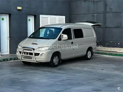 Usado Hyundai H-1 100 CV (73 kW) 2001 Beige Monovolumen