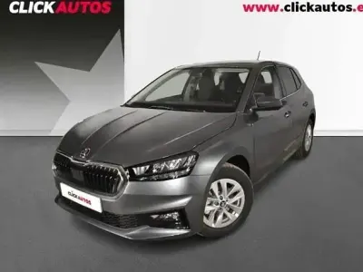 Usado Skoda Fabia Selection 115 HP (84 kW) 2025 Prateado Citadino