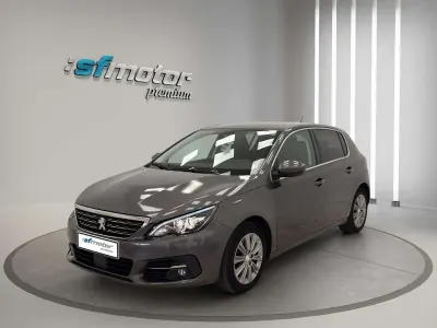 Usado Peugeot 308 Allure 131 CV (96 kW) 2020 Gris Utilitario