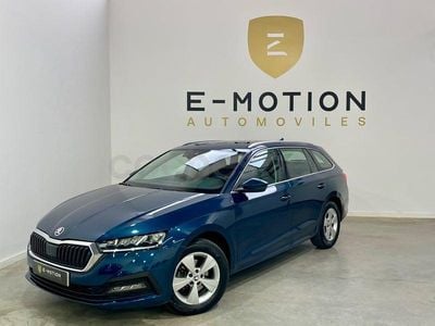 Käytetty Skoda Octavia Ambition 115 HP (84 kW) 2022 Sininen Farmari