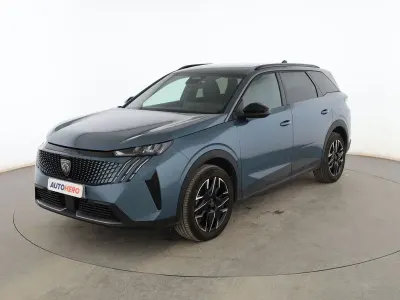 Używany Peugeot 5008 Allure 136 KM (100 kW) 2024 Niebieski SUV