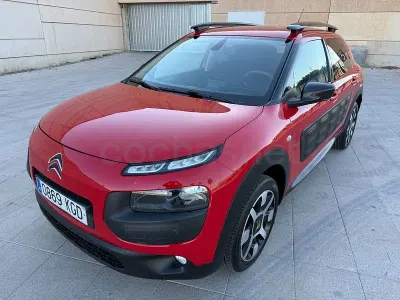 Usado Citroën C4 Shine 100 CV (73 kW) 2017 Rojo Berlina