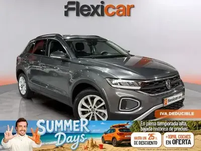 Usado VW T-Roc Life 150 CV (110 kW) 2023 Gris SUV