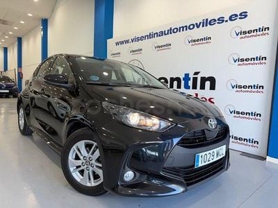 Używany Toyota Yaris 125 KM (91 kW) 2022 Czarny Hatchback