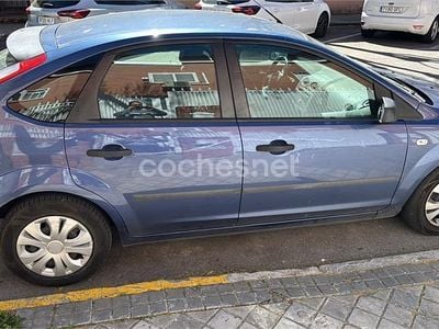 Usado Ford Focus Trend 100 CV (73 kW) 2006 Azul Berlina