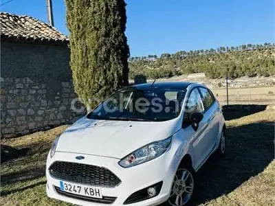 Usado Ford Fiesta Trend 82 CV (60 kW) 2017 Blanco Utilitario