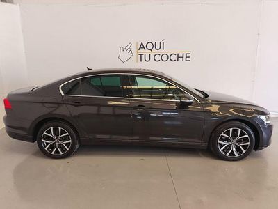 Usado VW Passat Executive 150 CV (110 kW) 2021 Gris / plata Berlina