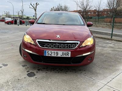 Usado Peugeot 308 Active 130 CV (95 kW) 2015 Granate Berlina