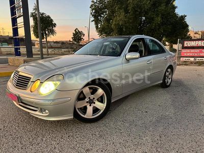 Usado Mercedes E500 Avantgarde 306 CV (225 kW) 2003 Gris / plata Berlina