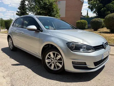 Usado VW Golf VII Advance 110 CV (80 kW) 2016 Gris / plata Berlina