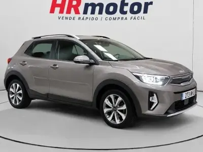 Usado Kia Stonic 120 CV (88 kW) 2023 Verde SUV
