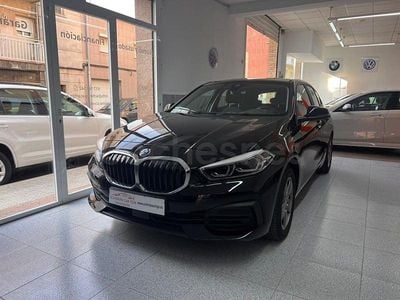 Usado BMW 118 Comfort Edition 136 CV (100 kW) 2022 Negro Utilitario