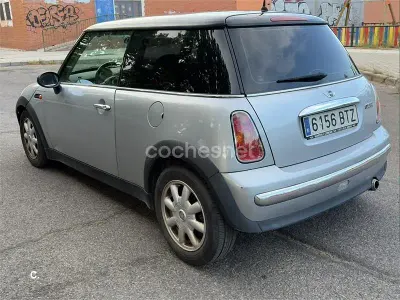 Usado Mini ONE 90 CV (66 kW) 2002 Gris / plata Utilitario