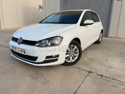 Usado VW Golf VII Advance 105 CV (77 kW) 2013 Blanco Berlina