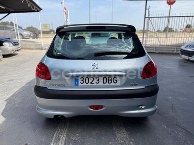 Usado Peugeot 206 75 CV (55 kW) 2005 Gris / plata Berlina