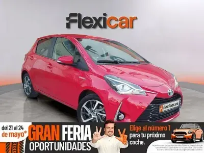 Occasion Toyota Yaris Hybrid Active 100 PK (73 kW) 2020 Rood