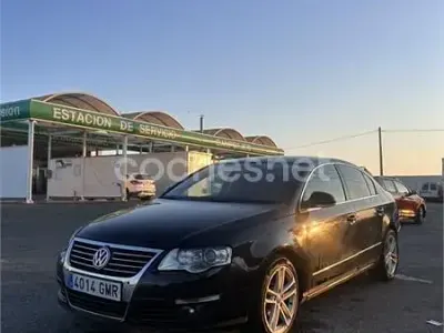 Usado VW Passat Highline 170 CV (125 kW) 2010 Negro Berlina