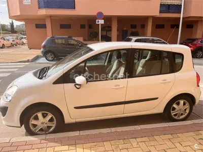 Usado Renault Grand Modus Authentique 85 CV (62 kW) 2009 Blanco Monovolumen