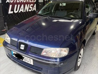 Usado Seat Cordoba Stella 75 CV (55 kW) 2002 Azul Berlina
