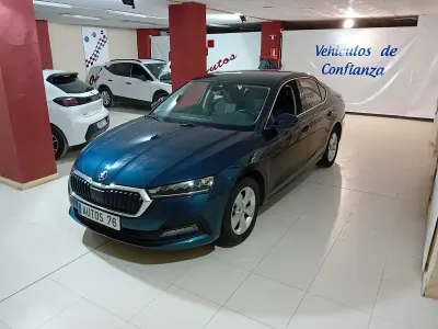 Usado Skoda Octavia Ambition 150 CV (110 kW) 2020 Azul