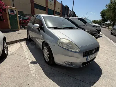 Usado Fiat Punto Dynamic 70 CV (51 kW) 2006 Gris / plata Utilitario