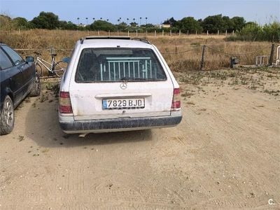 Usado Mercedes E300 136 CV (100 kW) 1993 Blanco Familiar