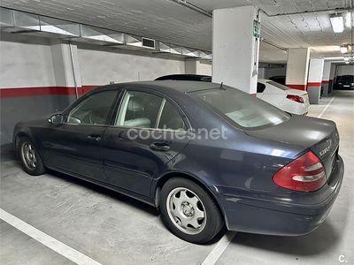 Azul Usado 2004 Mercedes E270 Elegance Berlina | 8000 € (Caro)