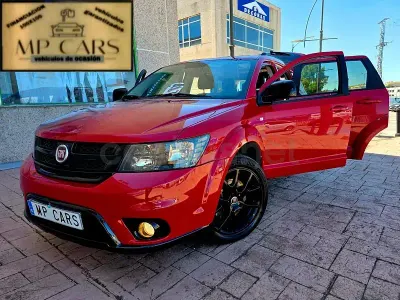 Usado Fiat Freemont Black Code 170 CV (125 kW) 2015 Rojo SUV