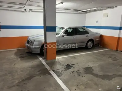 Usado Mercedes E220 Elegance 143 CV (105 kW) 2001 Gris / plata Berlina