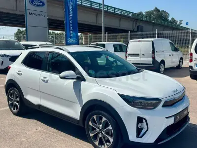 Usado Kia Stonic Style 100 CV (73 kW) 2025 Blanco SUV
